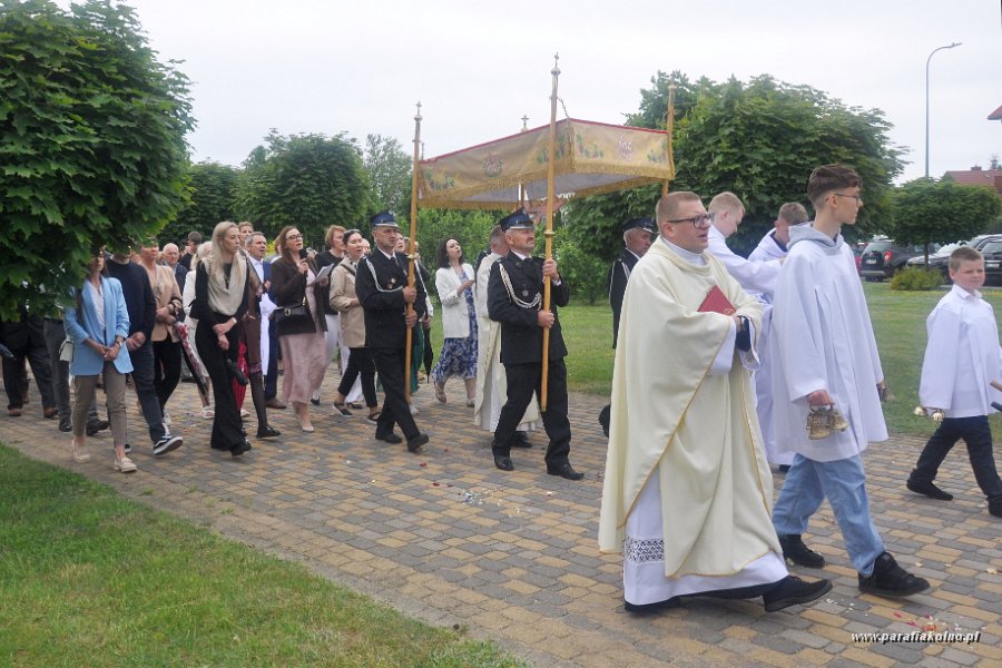 042 Procesja eucharystyczna.jpg